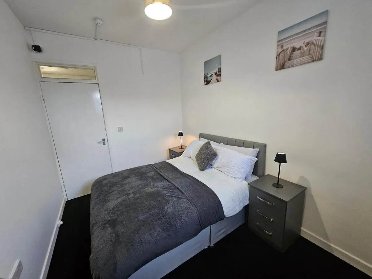 Apartment Fully Furnished 1Br Liverpool L Wifi, Kitchen,