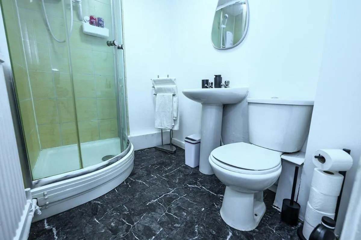 Fully Furnished 1Br Liverpool L Wifi, Kitchen, Apartment